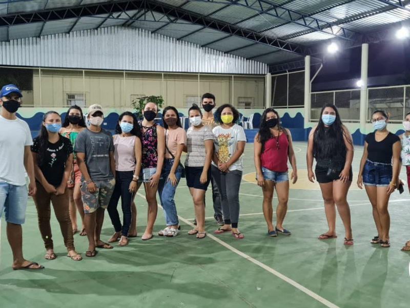 Equipe do EDUCT - Juruti (discentes e docentes) organizando o espaço no dia anterior ao evento
